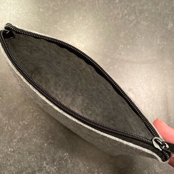 Glymed plus felted travel cosmetic bag NWOT - Picture 5 of 8